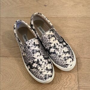 Steve Madden Black and White Snake Print Sneakers